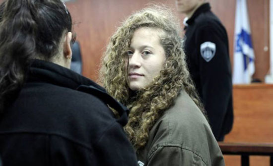 إسرائيلية مؤيدة لعهد التميمي تصفع وكيل النيابة العسكري