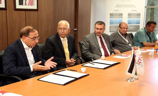 بالصور : "المهندسين" و "الحسين التقنية" يوقعان اتفاقية تعاون في مجال التطوير المهني بالصور : "المهندسين" و "الحسين التقنية" يوقعان اتفاقية تعاون في مجال التطوير المهني