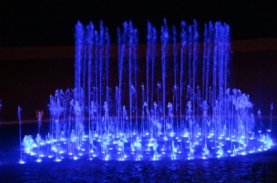 بالفيديو: نافورة حائل الجديدة والشبيهة بنافورة دبي تتراقص على أنغام الشيلات