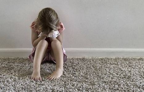 ما فعله الاب بابنتيه الصغيرتين مقزز... 26 سنة من الاستغلال! اليكم التفاصيل