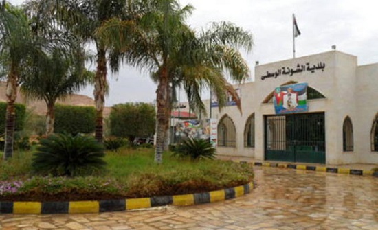 مجلس بلدي الشونة الوسطى يوافق على مطالب العاملين