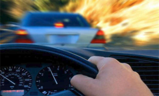 ضبط مركبة تسير بسرعة "جنونية"على طريق الازرق