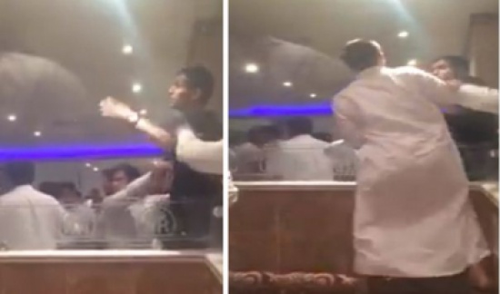 فيديو: هوشة عنيفة بين مواطنين