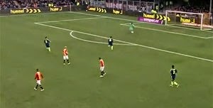 شاهد.. اتهام حارس بخيانة فريقه بخطأ قاتل