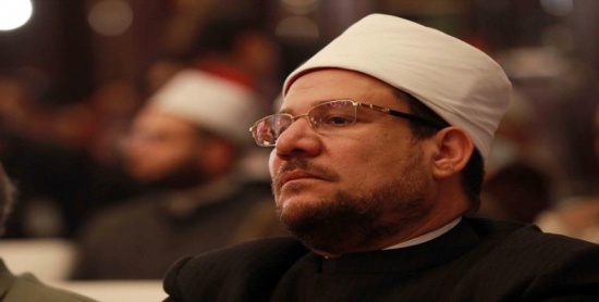 وزير الاوقاف المصري يأمر خطيب الجمعة بإنهاء خطبته ويثير جدلاً على مواقع التواصل “فيديو” وزير الاوقاف المصري يأمر خطيب الجمعة بإنهاء خطبته ويثير جدلاً على مواقع التواصل “فيديو”