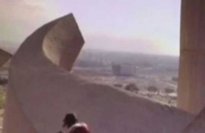 عربي يضاجع يهودية على نصب تذكاري يشعل إسرائيل عربي يضاجع يهودية على نصب تذكاري يشعل إسرائيل
