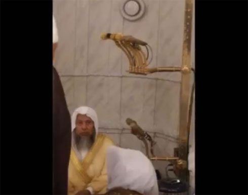 بالفيديو: آخر تلاوة للشيخ محمد أيوب في صلاة العشاء قبل وفاته بساعات