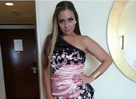 ريم البارودي وأحمد سعد بنفس الملابس.. والفنانة: بحبه ريم البارودي وأحمد سعد بنفس الملابس.. والفنانة: بحبه