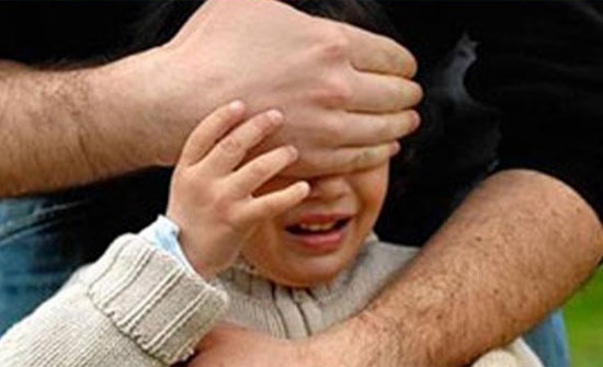 الرصيفة..استغل صغر سنه ليعتدي عليه جنسيا اكثر من 10 مرات