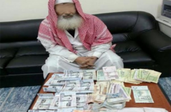 11 ألف ريال حصيلة تسول يوم واحد لوافد عربي بالسعودية 11 ألف ريال حصيلة تسول يوم واحد لوافد عربي بالسعودية