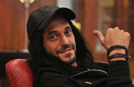 ممثل مصري يدعو لعدم الانشغال بمسلسله عن الصلاة في رمضان ممثل مصري يدعو لعدم الانشغال بمسلسله عن الصلاة في رمضان