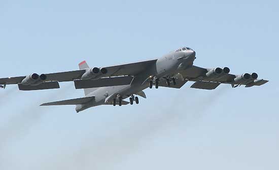 الدفاع الأفغانية: طائرة من طراز B-52 استهدفت تجمعا لمسلحي طالبان الدفاع الأفغانية: طائرة من طراز B-52 استهدفت تجمعا لمسلحي طالبان