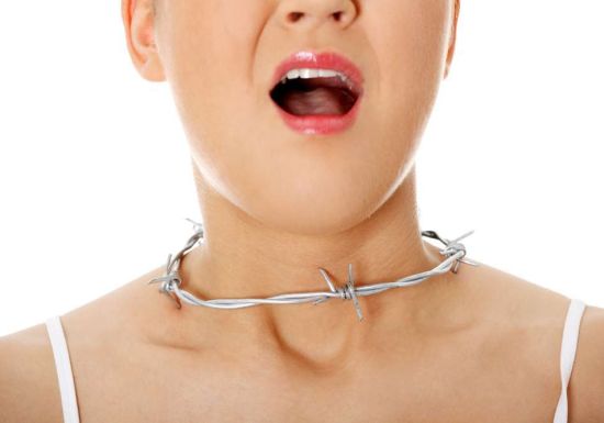 هكذا تتخلصين من البحة الصوتية من دون ادوية! هكذا تتخلصين من البحة الصوتية من دون ادوية!