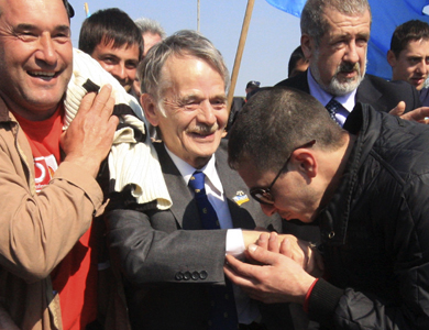 روسيا تهدد بحظر المجلس الوطني لتتار القرم