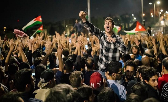 رمزية "خميس الرابع" تخطف الاضواء من "جمعة البلد" رمزية "خميس الرابع" تخطف الاضواء من "جمعة البلد"