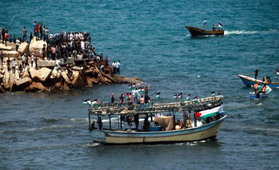 انطلاق سفينة من ميناء غزة لكسر الحصار