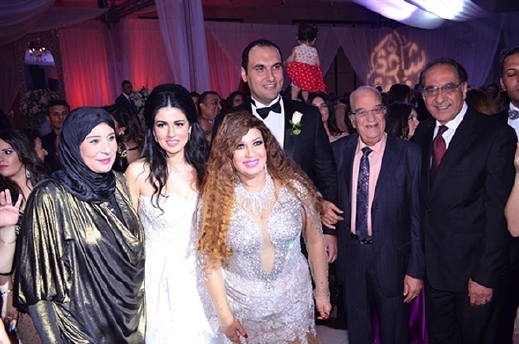 بالصور: نجوم مصر والعالم العربي يشاركون فيفي عبده فرحتها بزفاف إبنتها هنادي