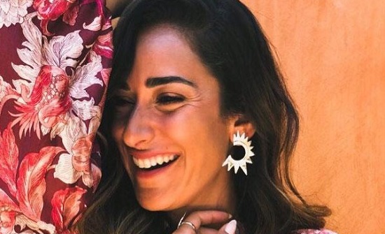 بالأبيض الجريء.. أمينة خليل تخطف الأنظار بفستان مفتوح بالأبيض الجريء.. أمينة خليل تخطف الأنظار بفستان مفتوح