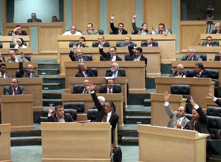 راصد : بعض النواب تم الرد على اسئلتهم بعد " سنة " راصد : بعض النواب تم الرد على اسئلتهم بعد " سنة "