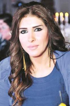 زهرة عرفات: أعشق الفن لكن أحداً لا يعمل مجاناً زهرة عرفات: أعشق الفن لكن أحداً لا يعمل مجاناً
