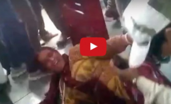 فيديو| الاعتداء على سيدتين معاً.. والمعتديات من نفس الجنس!