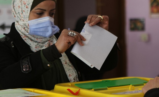 %24 نسبة الاقتراع في جميع المحافظات حتى الخامسة مساء