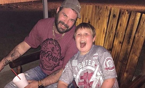 "ليجعل منه رجلا".. أب يجبر ابنه على "قتل" صديقته