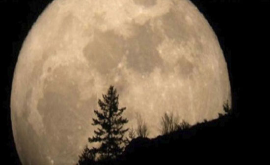 القمر العملاق ينير سماء الأردن الأحد المقبل