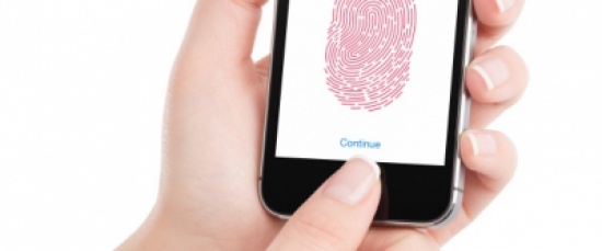 باحثون يحذرونك من إعطاء بصمات أصابعك لهاتفك الجوال