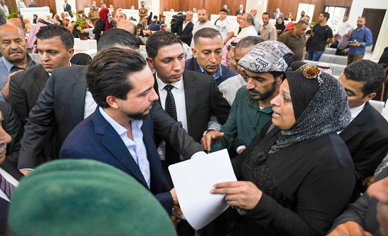 ولي العهد يتفقد خدمات دائرة خدمة الجمهور في الديوان الملكي ولي العهد يتفقد خدمات دائرة خدمة الجمهور في الديوان الملكي