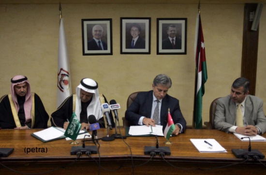 التخطيط والخليجي يوقعان 3 اتفاقيات تمويلية قطاعية واتفاقية منحة طريق العمري التخطيط والخليجي يوقعان 3 اتفاقيات تمويلية قطاعية واتفاقية منحة طريق العمري