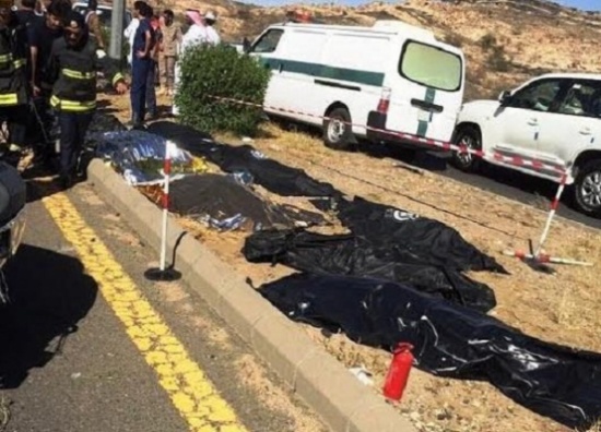 صور: حادث مروع يحصد أرواح عائلة كاملة كانوا في طريقهم لأداء العمرة