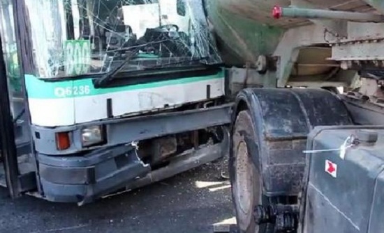 وفاة واصابة جراء تصادم شاحنتين في الكرك وفاة واصابة جراء تصادم شاحنتين في الكرك