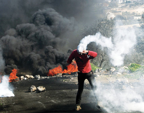 عشرات الإصابات خلال تفريق الإحتلال الإسرائيلي مسيرة بيوم الأسير