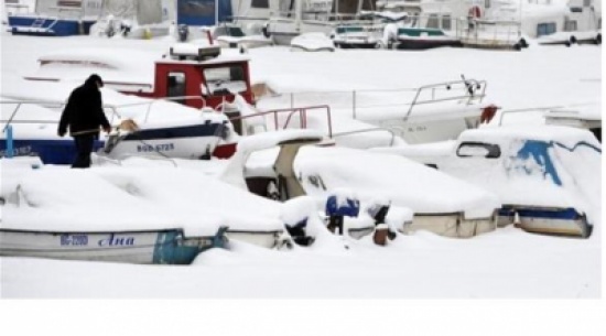 إنقاذ وزير صربي من قطعة ثلج كادت أن تقتله