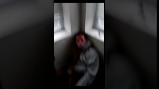 عذبوا معاقا وأجبروه على الشرب من مياه المرحاض! “شاهد”