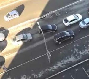 لحظة إنهيار طريق في روسيا