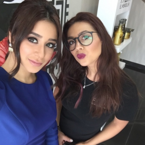 صور: اسيل عمران بـ لوك جديد تنافس شقيقتها في الجمال والأناقة
