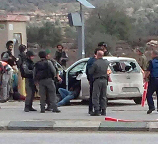 بالصور : استشهاد فلسطيني بعد دهس 3 مستوطنين قرب نابلس بالصور : استشهاد فلسطيني بعد دهس 3 مستوطنين قرب نابلس