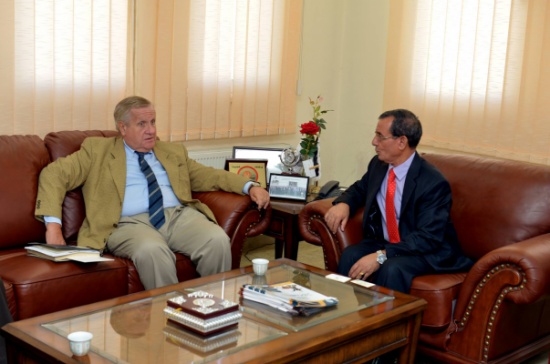 السفير الإيطالي يزور الطفيلة التقنية