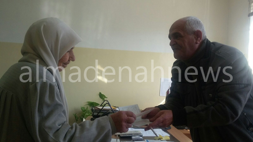 توزيع شيكات على الاسر المحتاجة بتنمية السلط