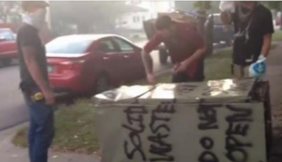 فيديو| وجدوا ثلاجة مكتوب عليها 'لا تفتح' لكنهم أصروا على فتحها فكانت النتيجة!