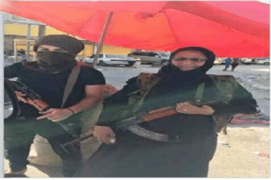 صور: استشهد ابنها فحملت السلاح واصطحبت ابنها الثاني لصفوف المقاومة ضد الحوثيين