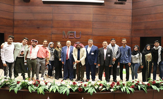 طلبة "الشرق الأوسط" يحذرون من التطرف خلال مسرحية "تراب بلد"