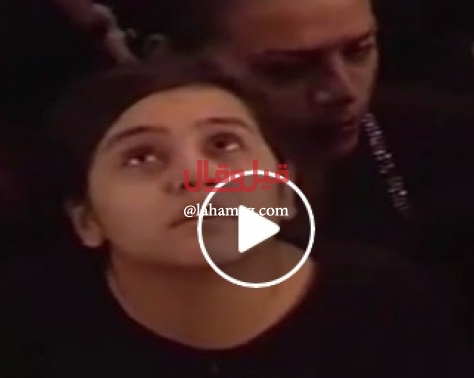 بالفيديو - طفلة مصرية تلفت الأنظار خلال جنازة الضحايا.. وهذا ما كانت تحدق به!!