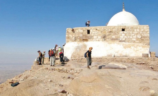 حارس مقام النبي هارون : المجموعة اليهودية حاولت اقتحام المقام