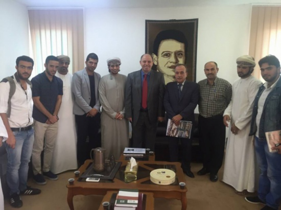 الكردي يلتقي الطلبة العرب الدارسين في جامعة إربد الأهلية