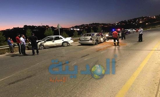 بالصور : 7 اصابات جراء حادث سير في السلط بالصور : 7 اصابات جراء حادث سير في السلط