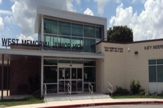 شاهد: معلمة تجبر طالبة على إنكار الذات الإلهية