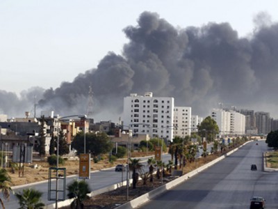 انفجار سيارة مفخخة قرب مديرية امن طرابلس وتجدد الاشتباكات غرب العاصمة الليبية انفجار سيارة مفخخة قرب مديرية امن طرابلس وتجدد الاشتباكات غرب العاصمة الليبية